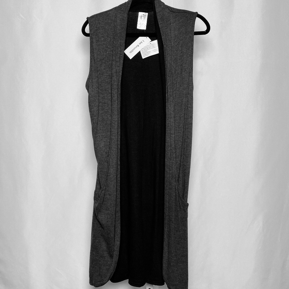 NWT Parsley & Sage Womenʻs Rayon Reversible Black/Grey Sleeveless Cardigan OS